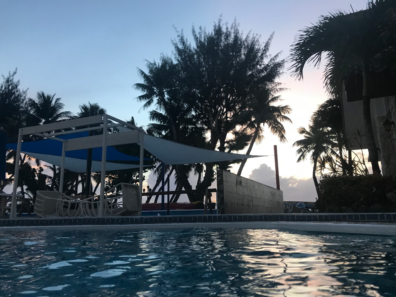 上午在广州捂白过严冬，下午在塞班岛放肆晒黑