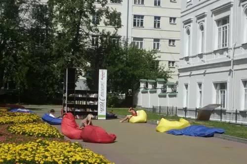 读书原来是最简单的事,读书是一件美好的小事