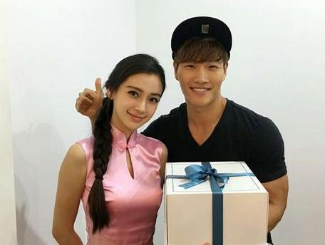 跑男baby给黄旭熙比心,跑男杨颖对着金钟国喊尹恩惠