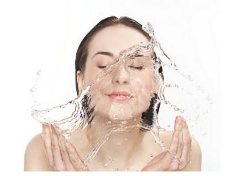 换季脸上长痘痘怎么护理,换季脸上长痘痘吃什么消炎