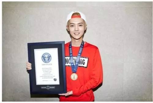 鹿晗为什么当红已成过去式,鹿晗27岁生日视频