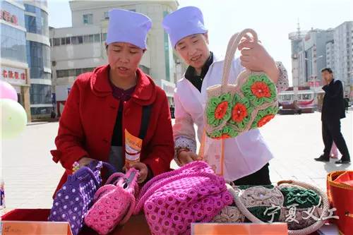 爱心义卖温情大本营,爱心义卖奉献爱心传递温情