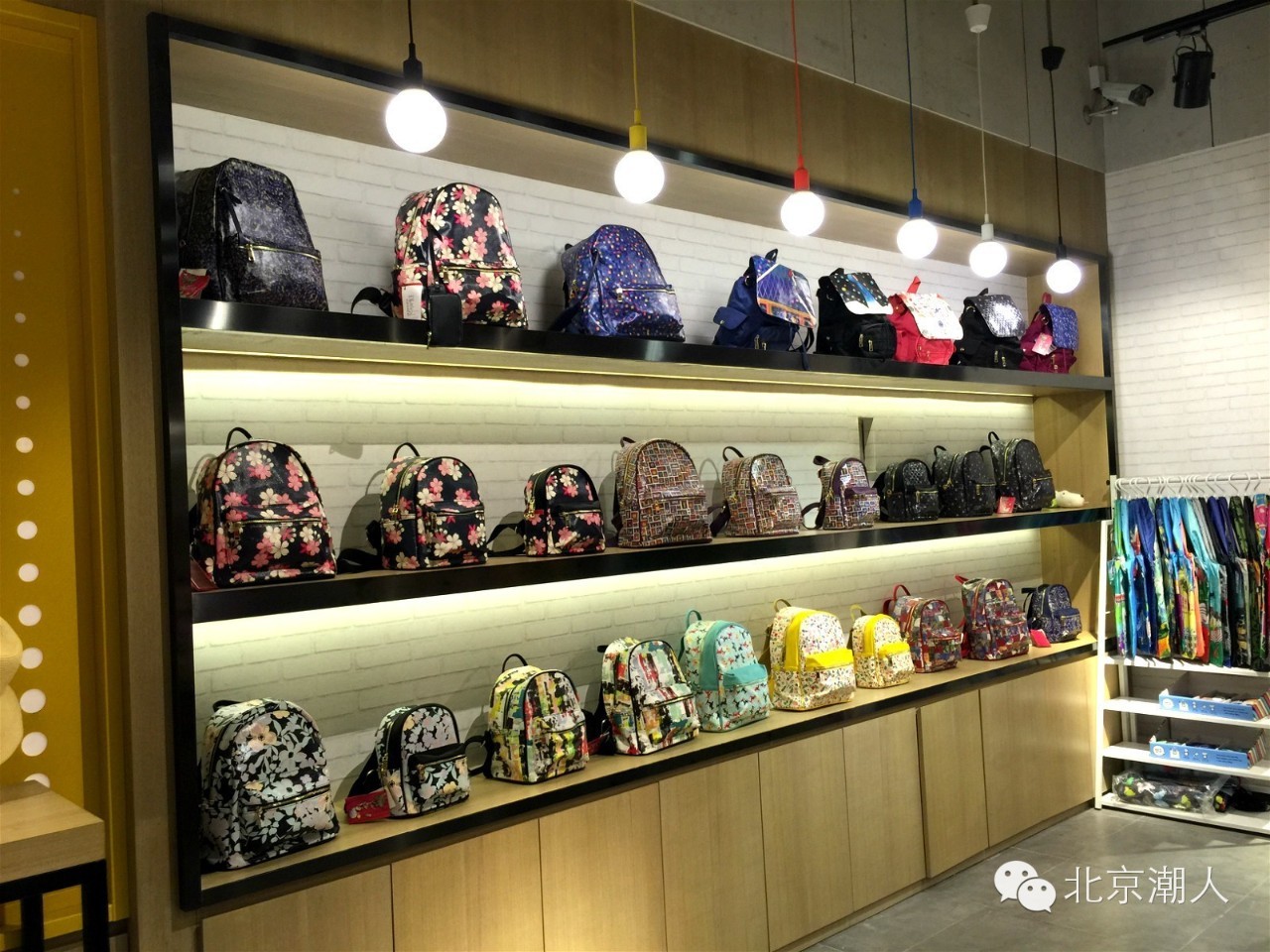 可爱的小书包、环保袋和糖果包，终于找到一个让一家人都能变潮的心水饰品店...