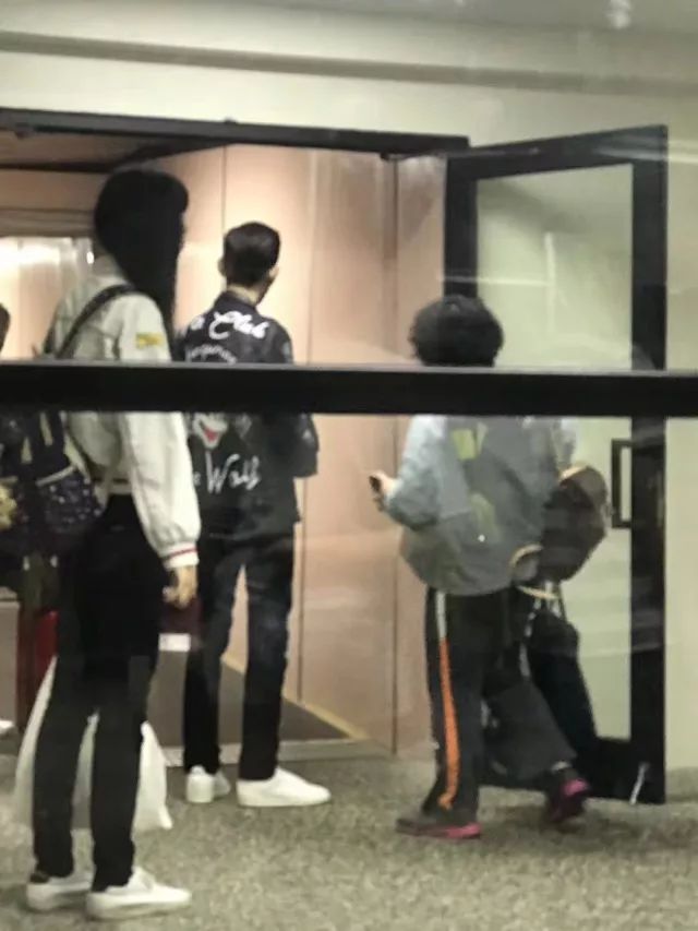 上午在广州捂白过严冬，下午在塞班岛放肆晒黑