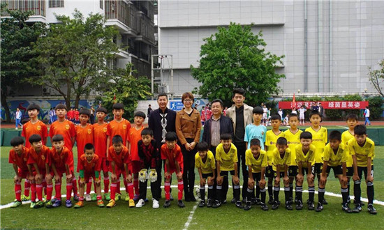 快乐足球健康成长的手抄报内容,快乐足球逐梦未来