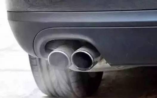 大雪后的爱车,大雪后如何清除车上的雪