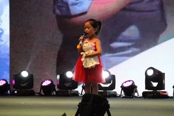 给警察发自拍,发警察服自拍照文案