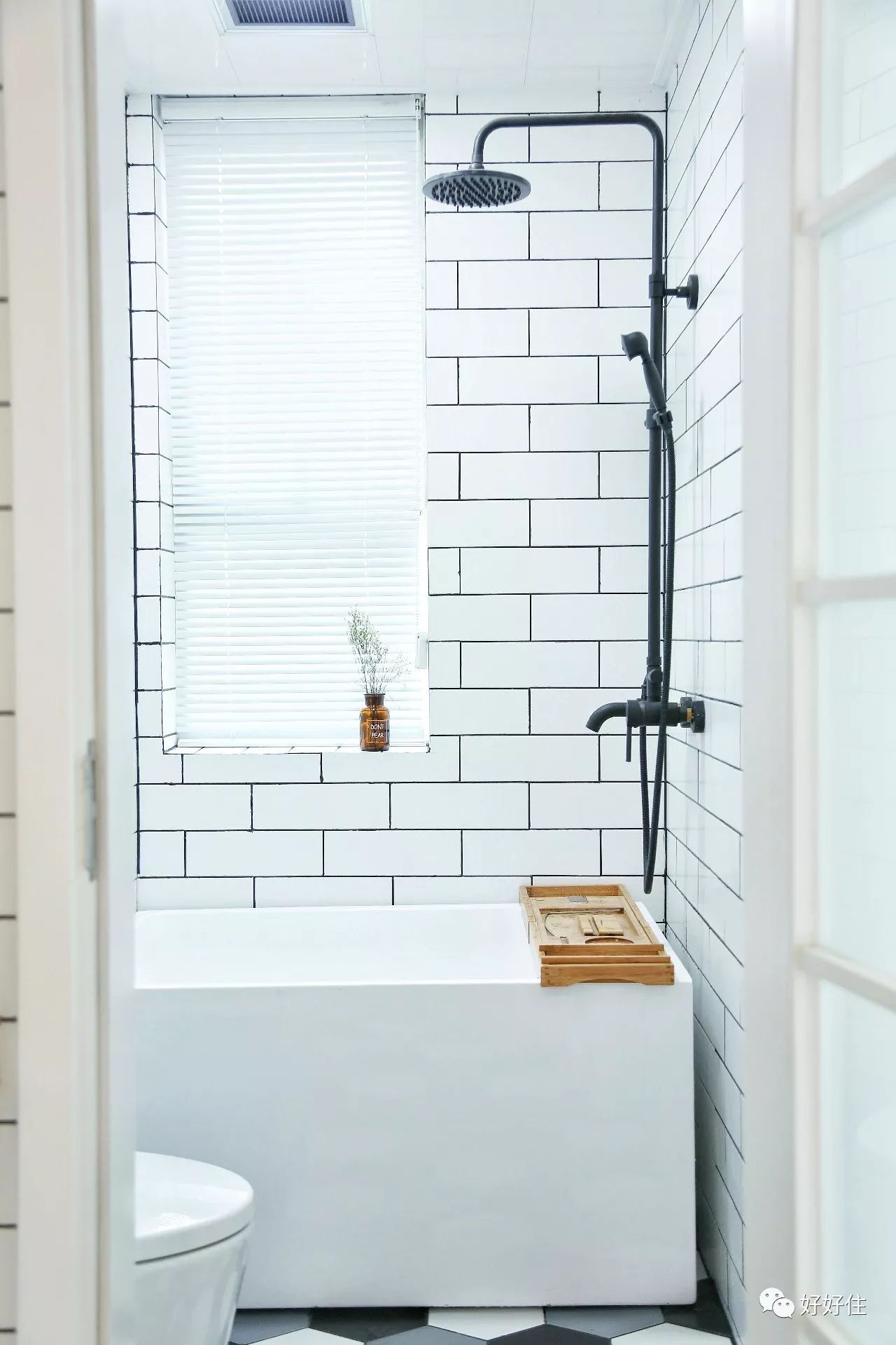 大冬天适合泡个凉水澡真是爽啊,冬天泡个热水澡舒服的窝在被窝里