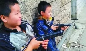 蓬溪一学生耍玩具枪“走火”手烧伤,店主承担一半医疗费