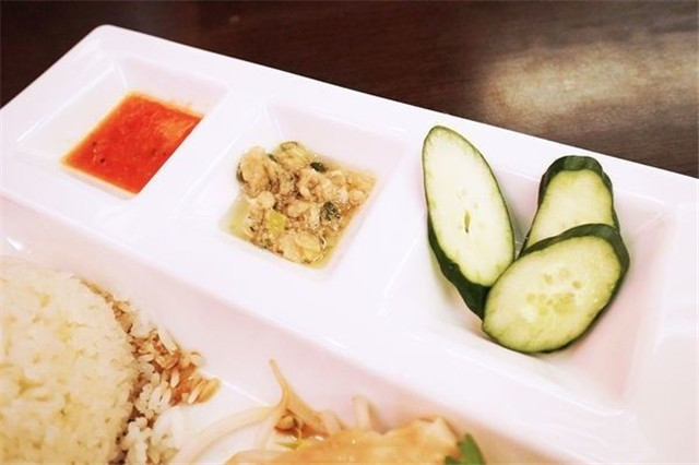 桃园中坜这家星马料理餐厅“海南鸡”超级滑嫩Q弹!