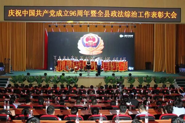 给警察发自拍,发警察服自拍照文案