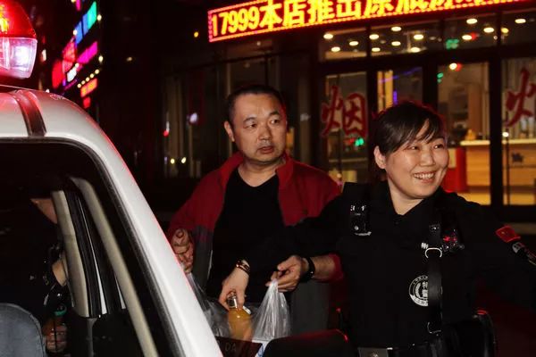 给警察发自拍,发警察服自拍照文案