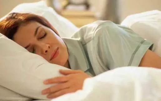 大雪后的爱车,大雪后如何清除车上的雪