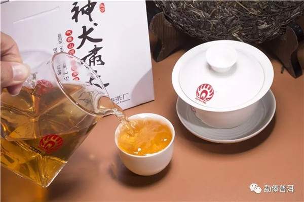 今日品鉴2019年七星孔雀普洱生茶,神獒啸天