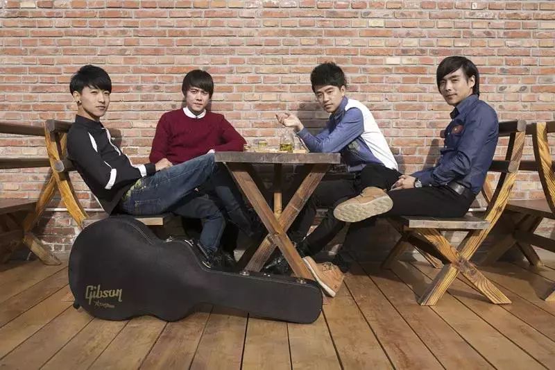 明星签名合影、10万元红包、更有众多豪礼！送给我们尊贵的“特权观众”！