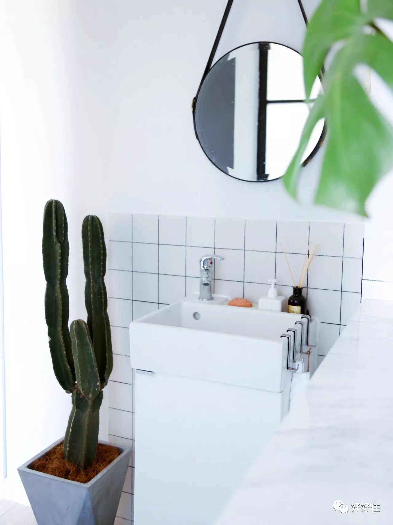 大冬天适合泡个凉水澡真是爽啊,冬天泡个热水澡舒服的窝在被窝里