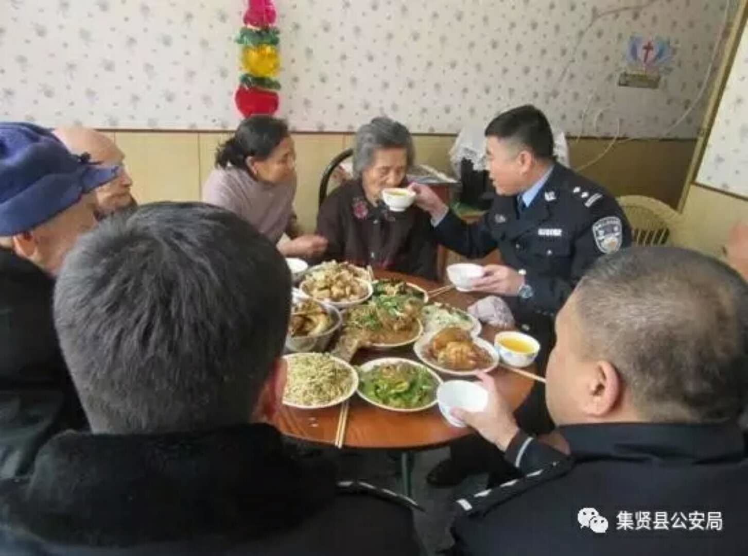给警察发自拍,发警察服自拍照文案