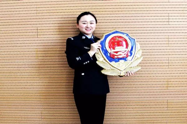 给警察发自拍,发警察服自拍照文案