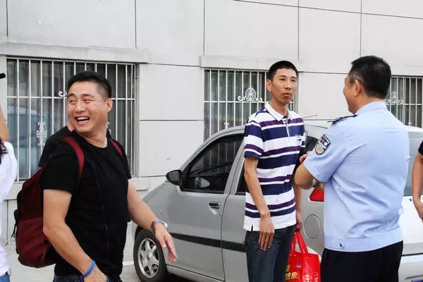 给警察发自拍,发警察服自拍照文案