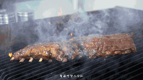 端不动的鱼缸鸡尾酒,边嚼边喝