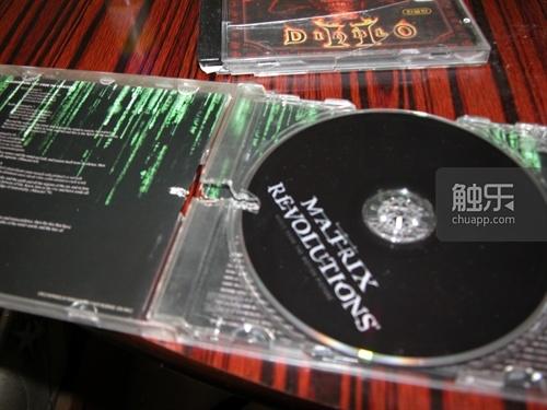 我们买了5箱随机200张的PS2光盘，体验了一把“主机游戏抽卡”