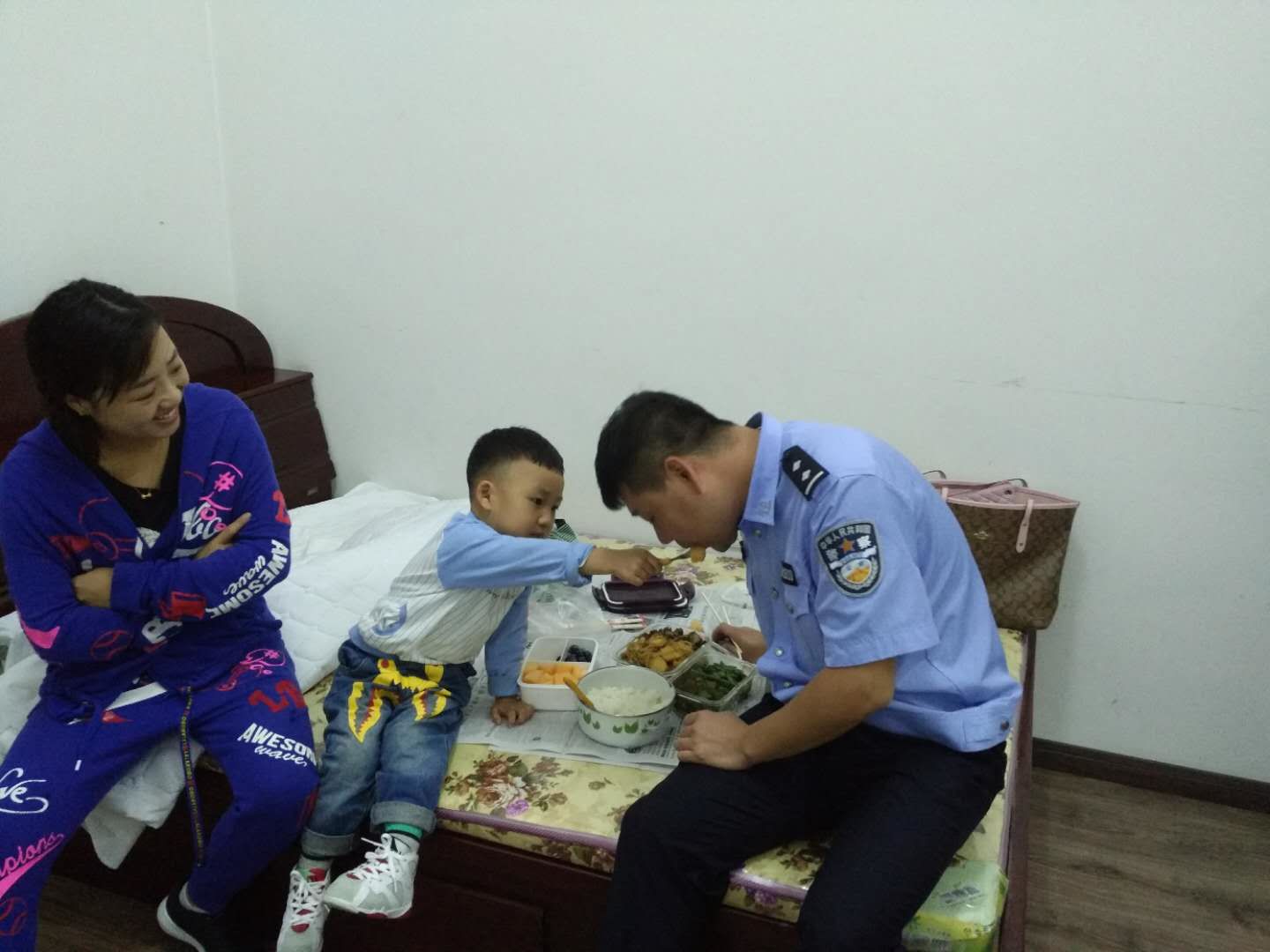 给警察发自拍,发警察服自拍照文案