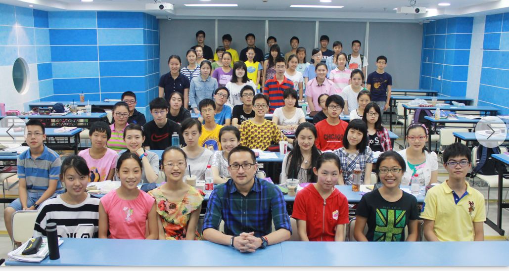 这个崇明人，从小就是学霸，后来创立了一家著名的教育培训机构