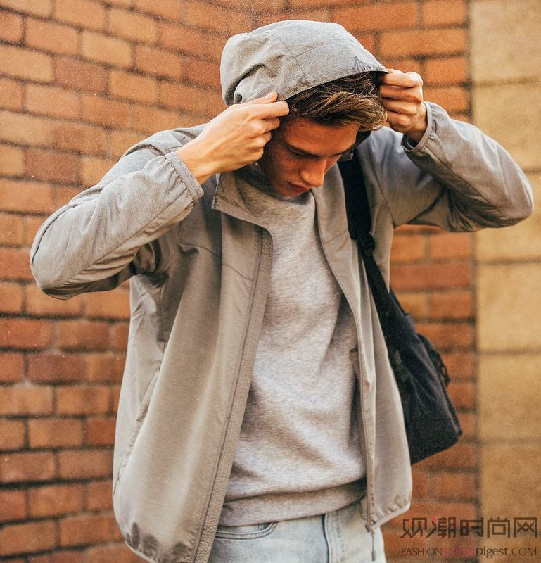 优衣库lifewear杂志哪里购买,时尚与科技服装