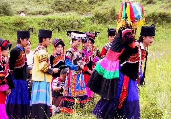 凉山彝族的婚姻风俗文化,彝族风俗抢亲