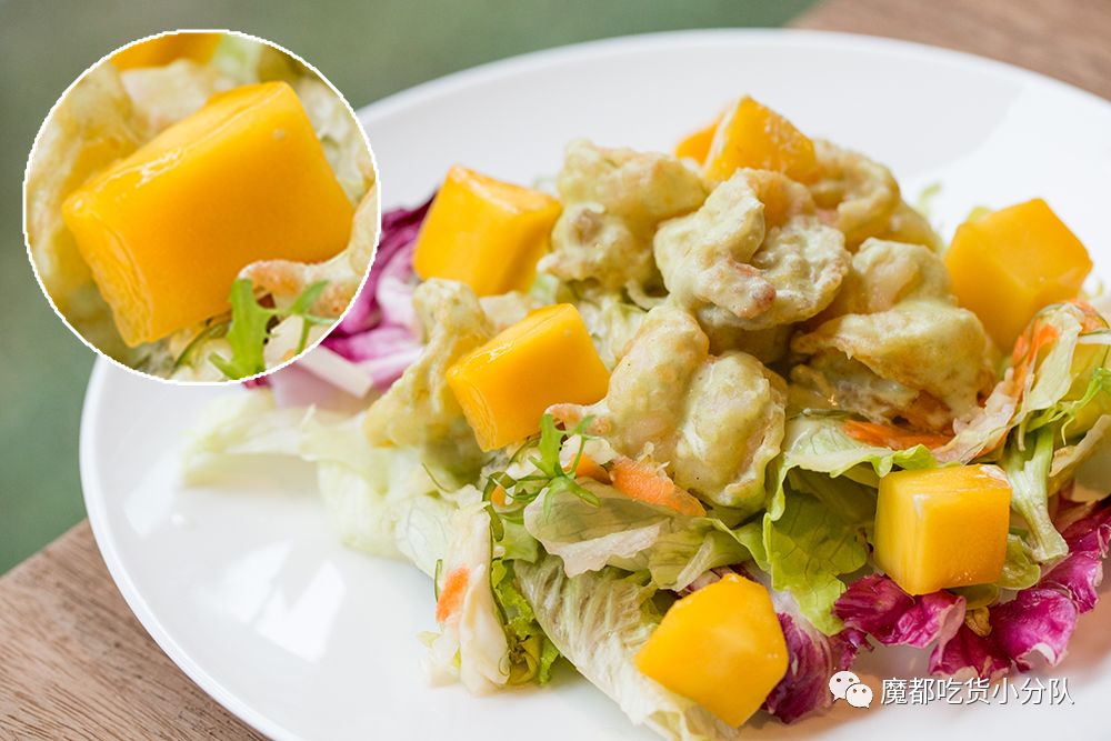 端不动的鱼缸鸡尾酒,边嚼边喝