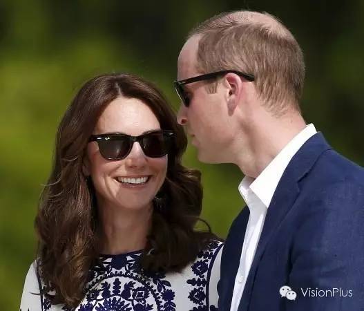 如果要推荐一副100年不会过时的百搭墨镜，我选这支雷朋~|Wayfarer专题