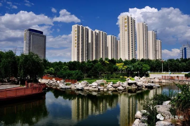 城在林中人在景中,城在园中人在景中