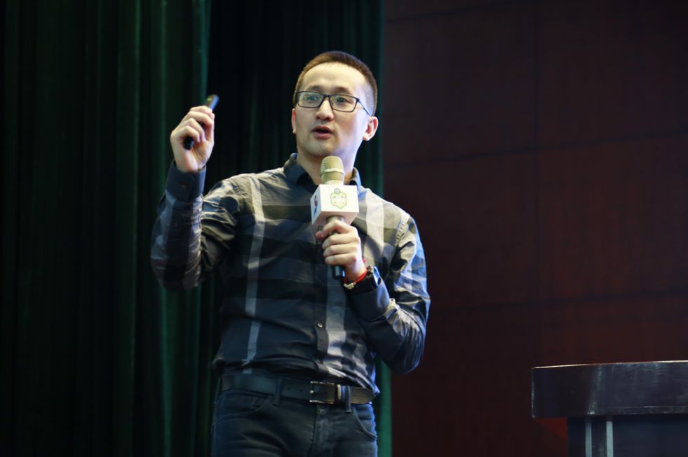 这个崇明人，从小就是学霸，后来创立了一家著名的教育培训机构