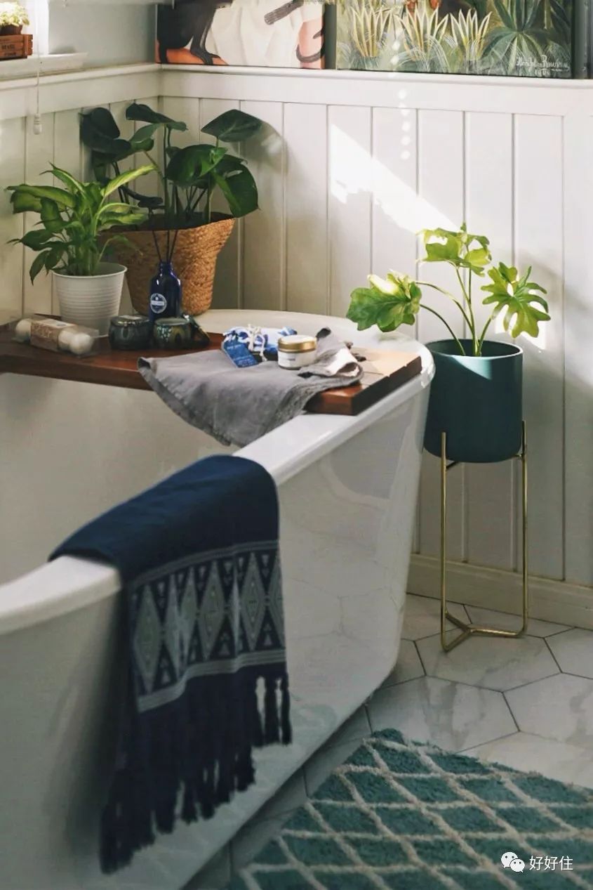 大冬天适合泡个凉水澡真是爽啊,冬天泡个热水澡舒服的窝在被窝里