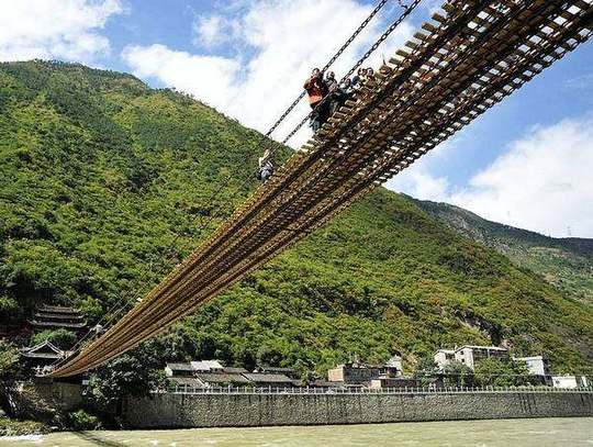雅康高速雅泸段二郎山隧道群,雅康高速要经过川藏第一桥吗