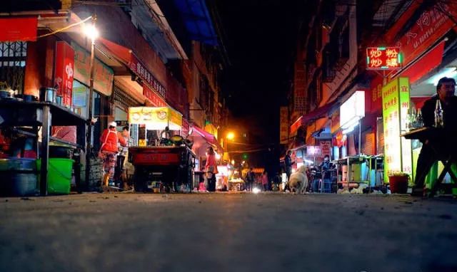 广西那良镇美食街,广西北海银滩美食街