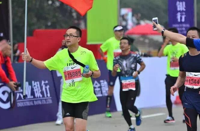 这个崇明人，从小就是学霸，后来创立了一家著名的教育培训机构