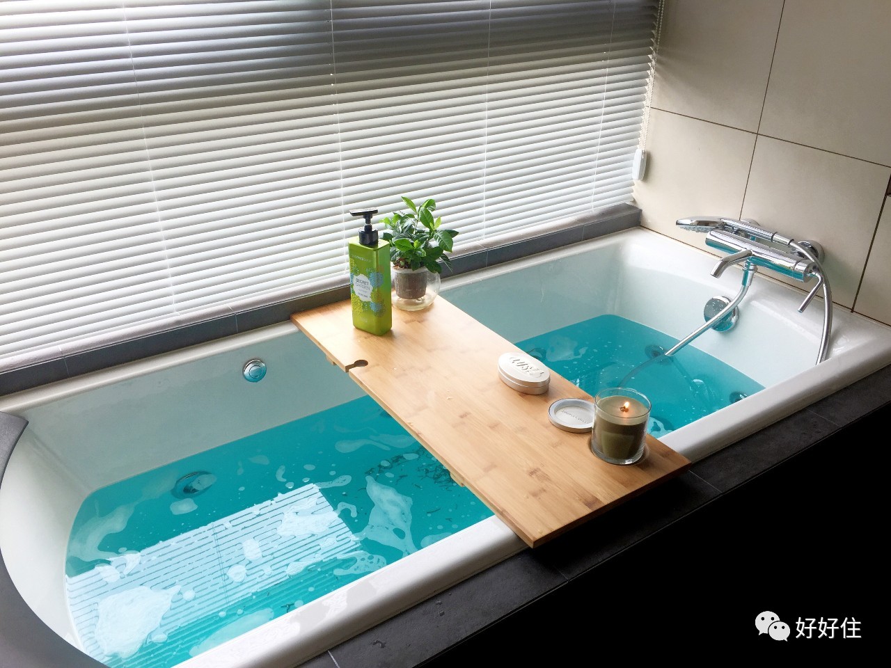 大冬天适合泡个凉水澡真是爽啊,冬天泡个热水澡舒服的窝在被窝里