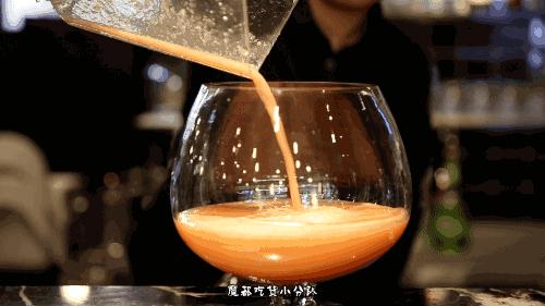 端不动的鱼缸鸡尾酒,边嚼边喝