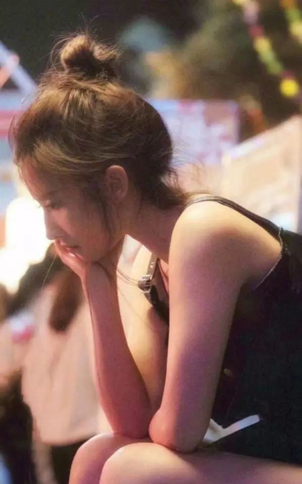 二代妖精刘亦菲颠覆形象妖气十足,35岁刘亦菲照样美成天仙