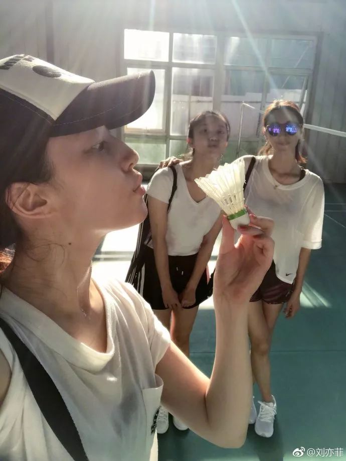 二代妖精刘亦菲颠覆形象妖气十足,35岁刘亦菲照样美成天仙