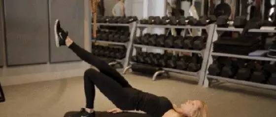 用拳头拍打臀部能减臀部的肉吗,踏步机可以减掉臀部的肉吗