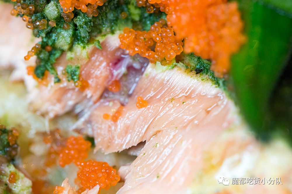 端不动的鱼缸鸡尾酒,边嚼边喝