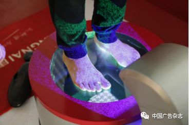 一场“敢性”营销,能否打破康奈品牌老化的僵局?