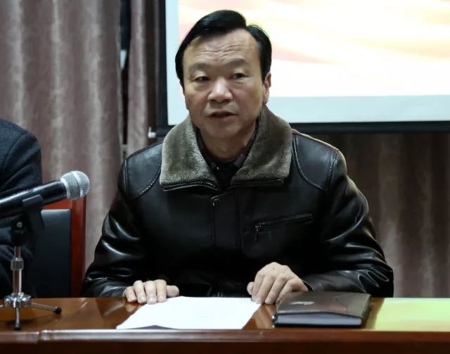 爱心助学捐赠仪式布置,寒冬送温暖爱心捐赠仪式