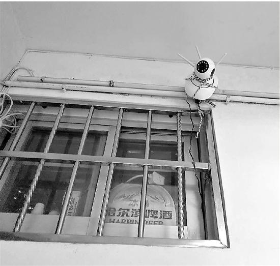 杭州男子家被同事安装摄像头,二楼大爷家门口被装摄像头