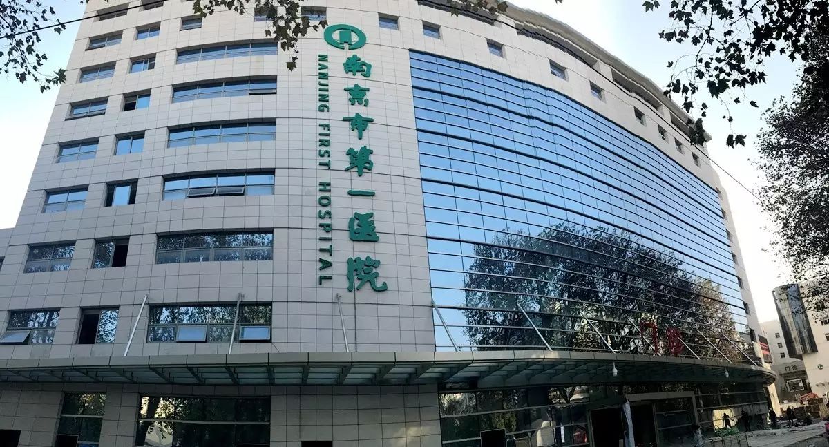 在小小眼球上,三台手术同时进行,不服不行!