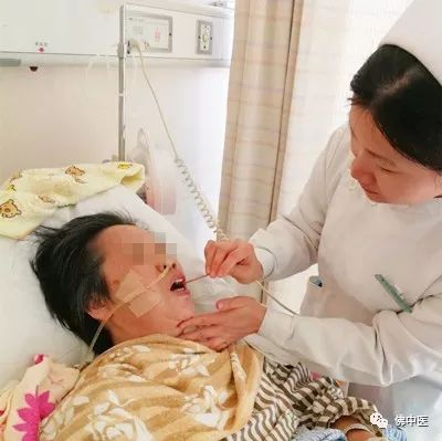 「专业」脑干梗塞合并吞咽障碍,脑病科吞咽专科护士有妙招