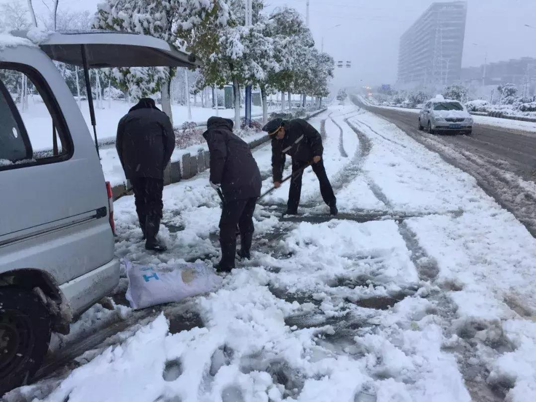 大雪袭城，却畅通无阻！只因为有可敬的他们