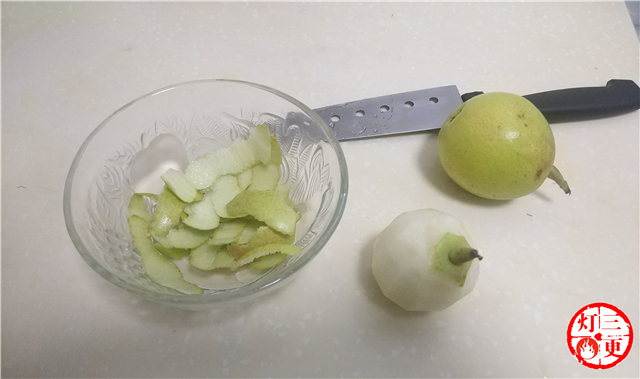 小贩说：“打蜡了，全市场都这样，全国都这样，这个不怕？”